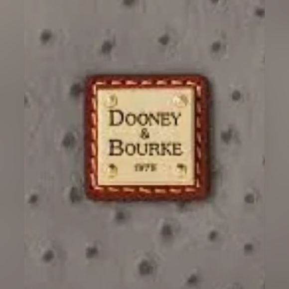 🔥New W/Tags, Dooney & Bourke Twist Strap Hobo In Rare Grey Ostrich/Natural/Gold - Picture 7 of 8